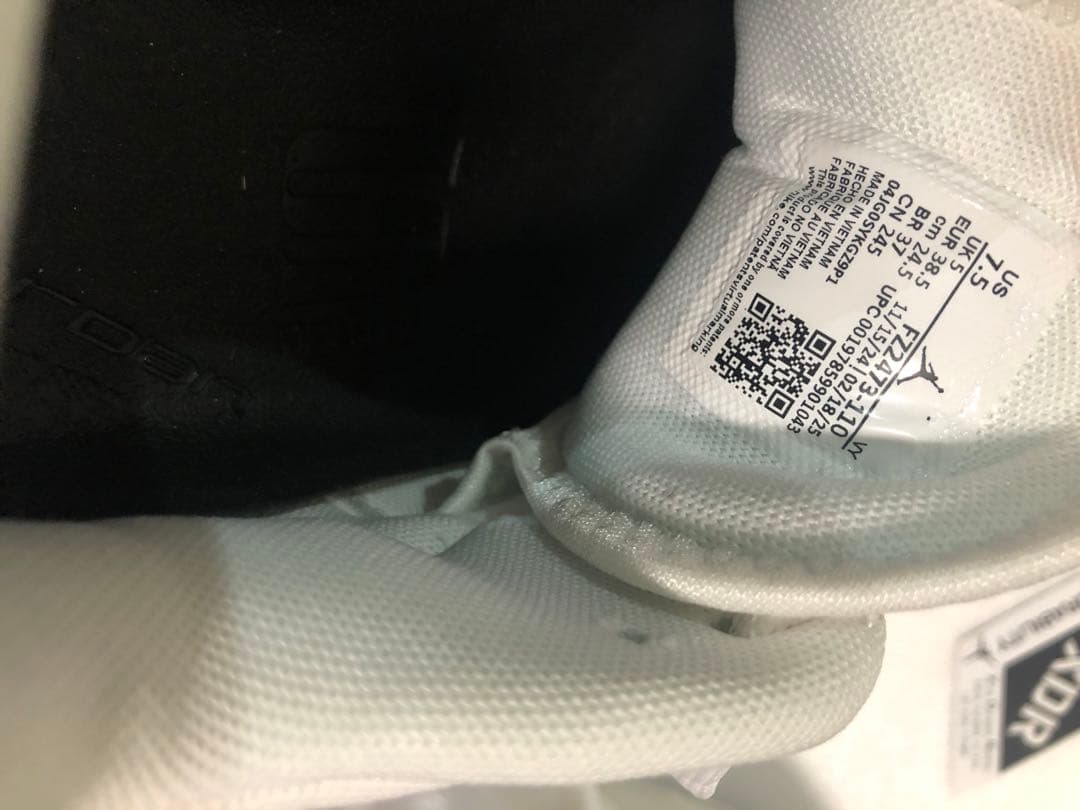 JORDAN バッシュ　24.5㎝　 白