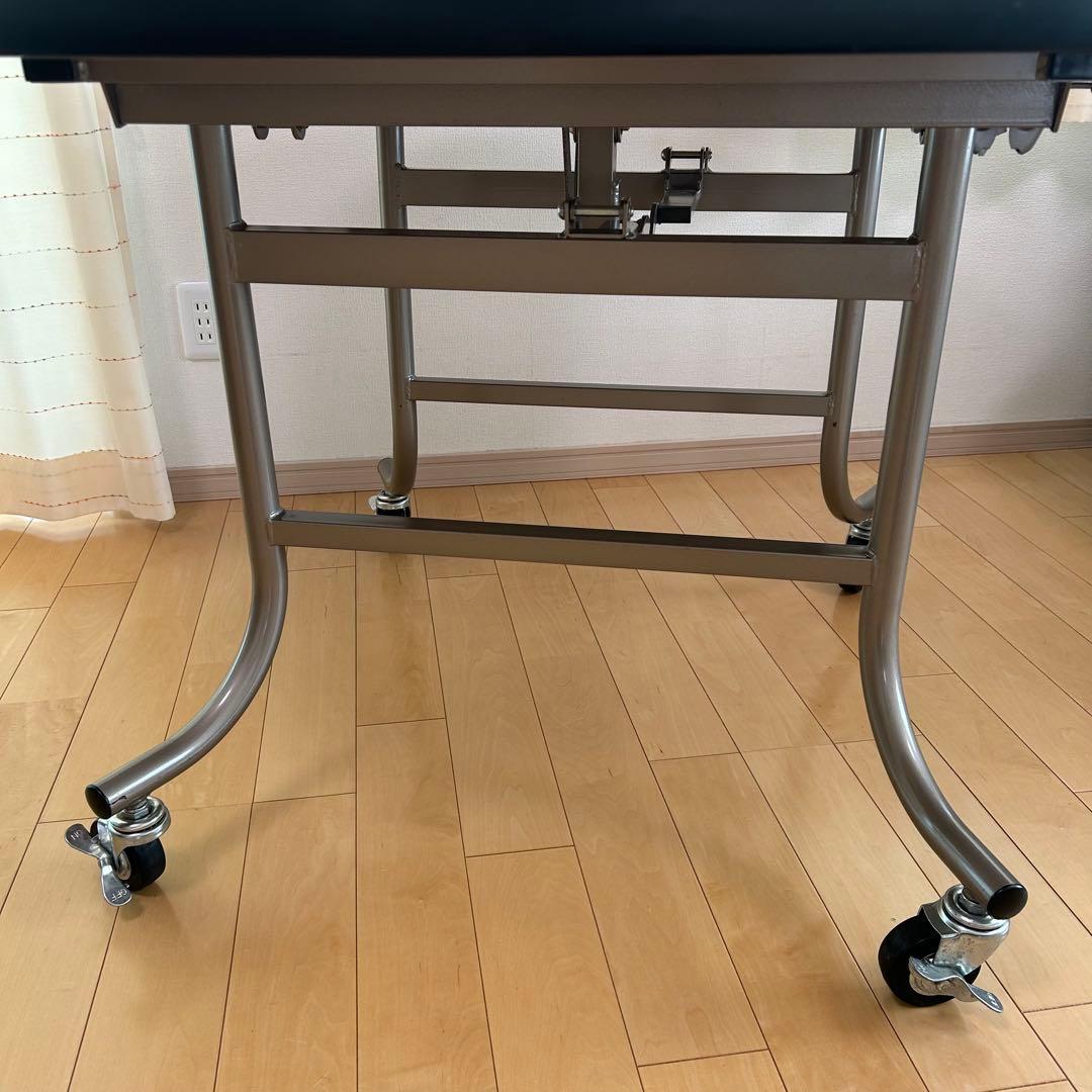 フライト式円型テーブル　折りたたみテーブル　直径120cm 丸テーブルキャスター