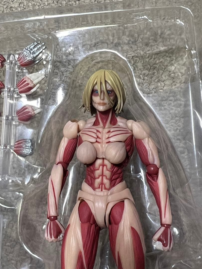 海洋堂 リボルテック　進撃の巨人 女型の巨人　鎧の巨人　3点セット　特典付き