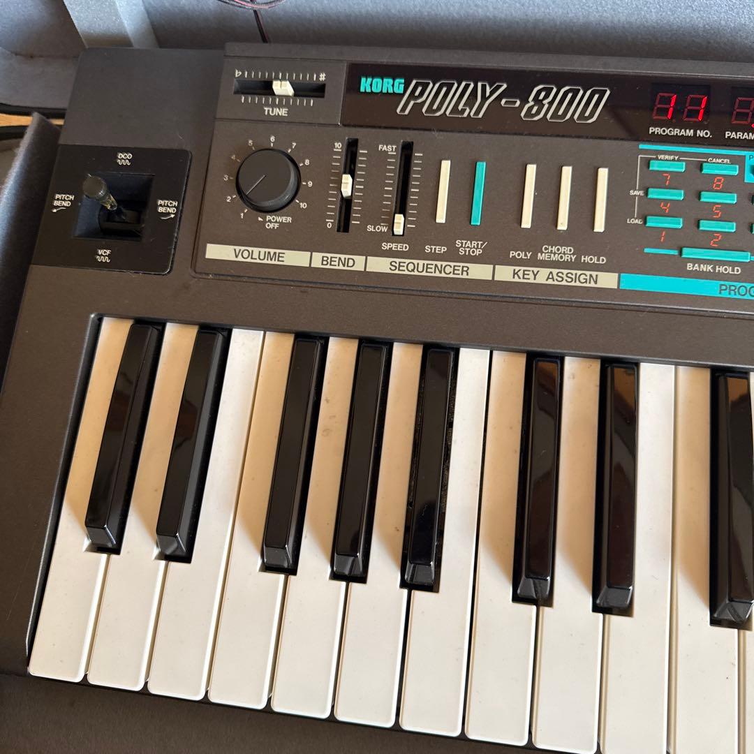アナログシンセサイザー　コルグ　KORG POLY-800 レトロ