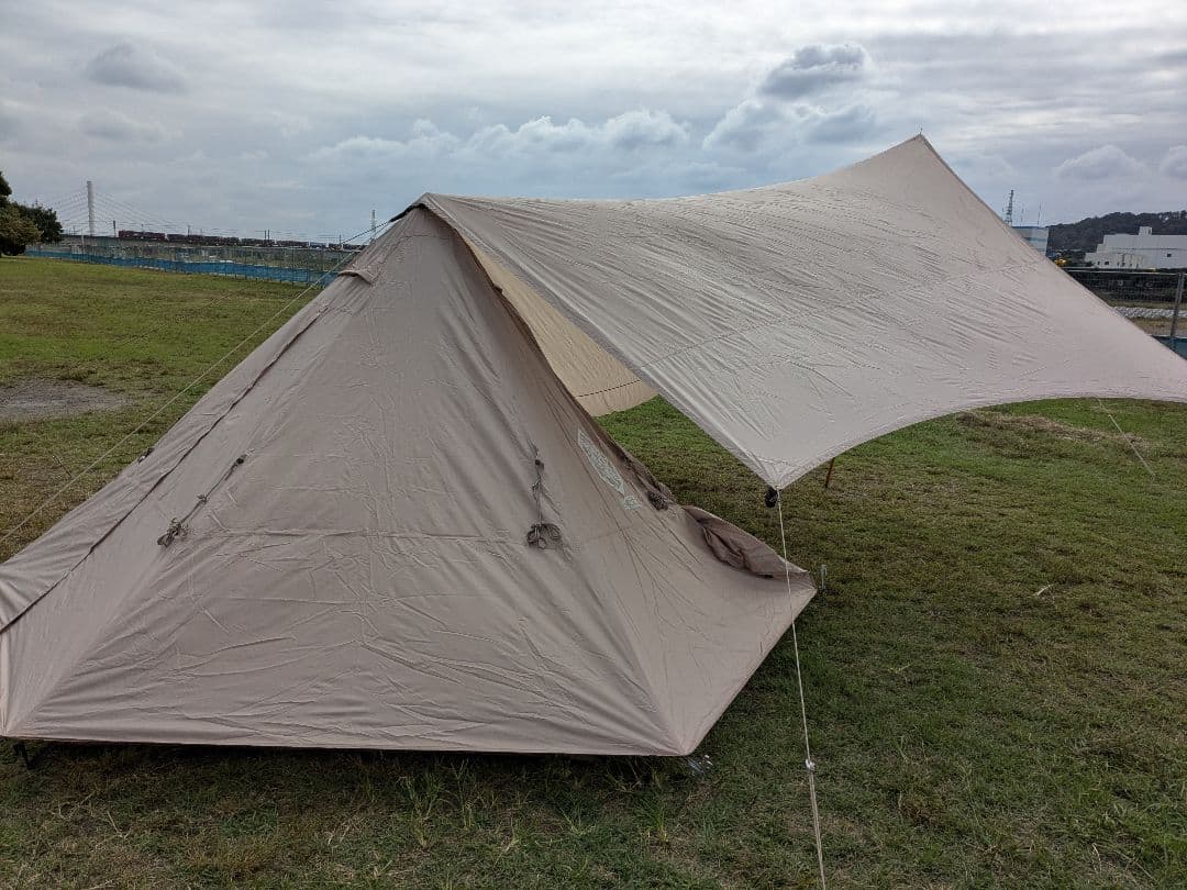 モンハンCAMPコラボ LOGOS ベースキャンプキット テント＆タープ