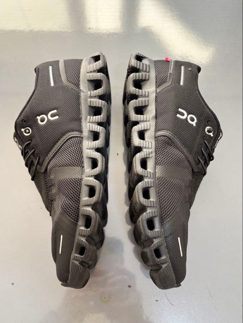 美品！[オン] ランニングシューズ Cloud 5 メンズ