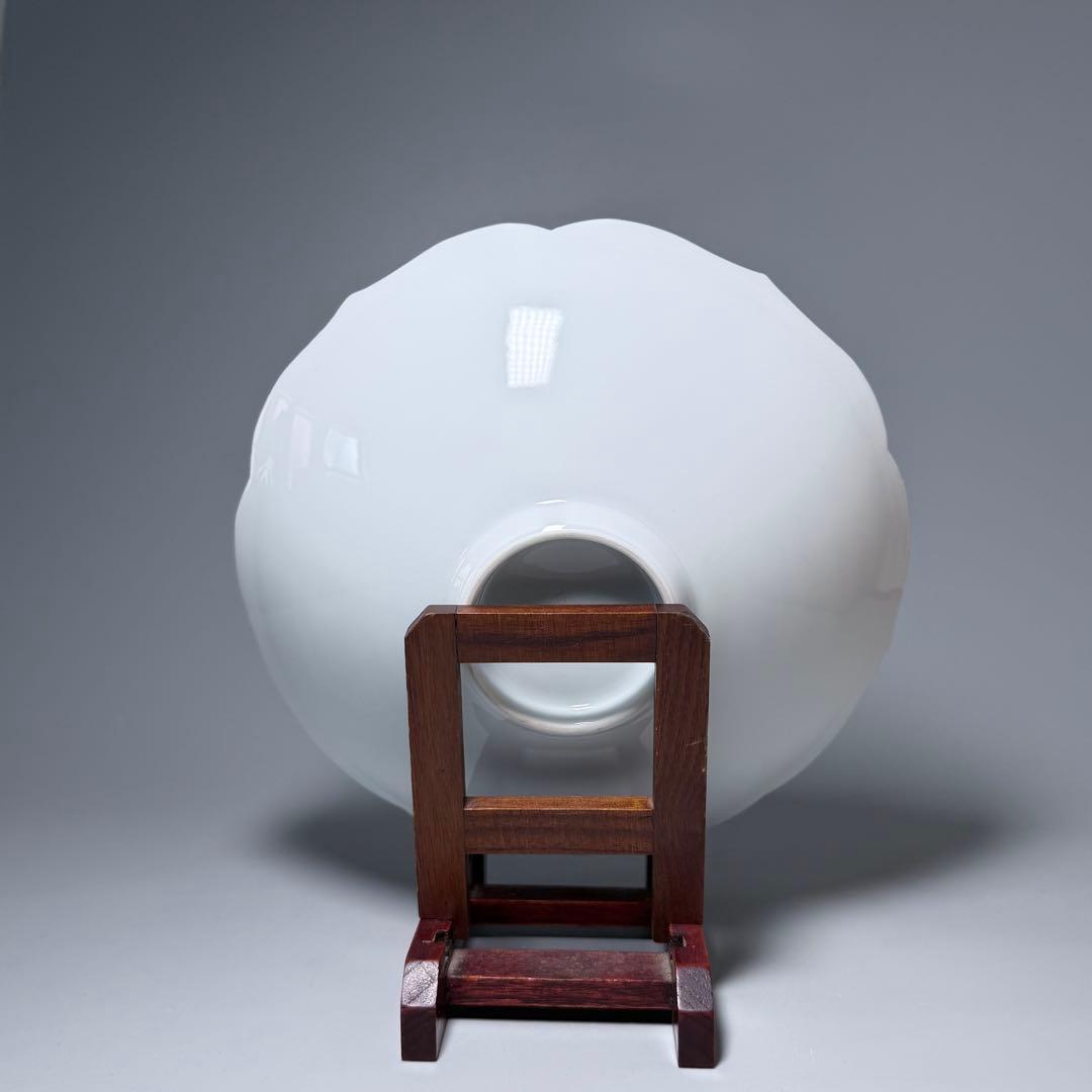 人間国宝　井上萬二　作　白磁刻　輪花形　菓子鉢　共箱　直径22cm　大鉢