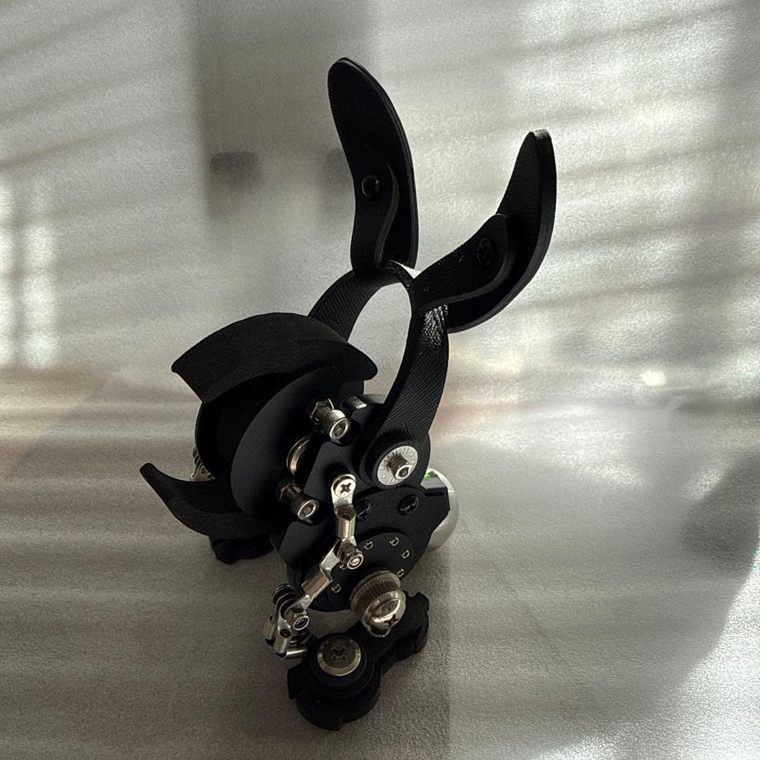 アップルウォッチがロボットに変身！一瞬で心を奪うインテリアウォッチスタンド