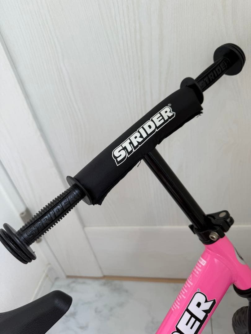 STRIDER バランスバイク ピンク　持ち運びカバー付き