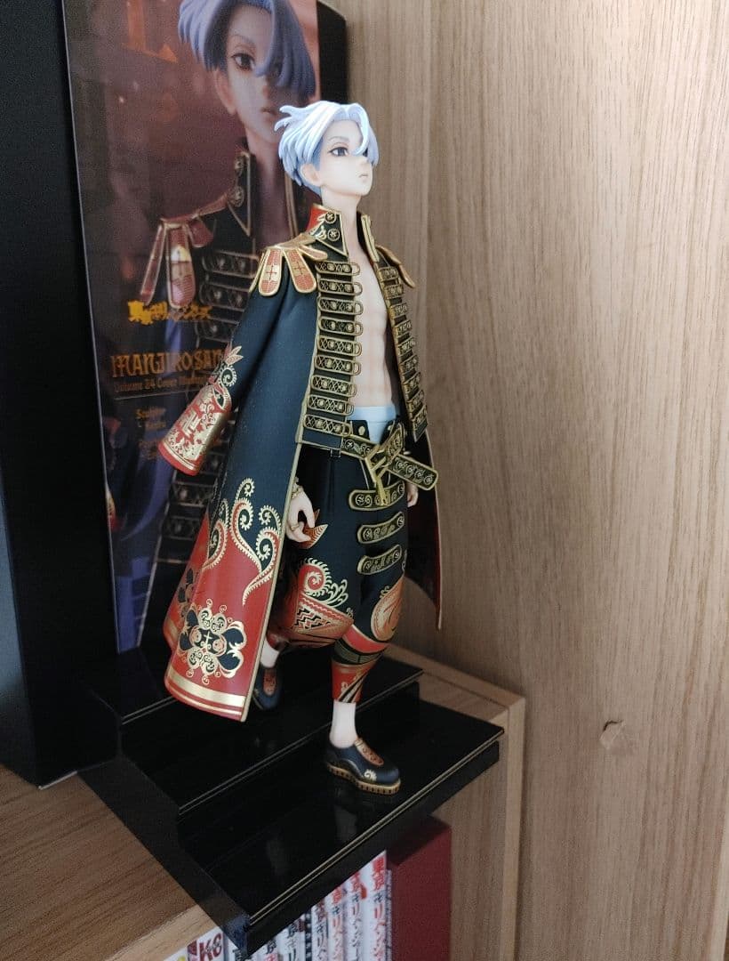 ピ*ル様 東京卍リベンジャーズ マイキー 24巻 表紙 フィギュア