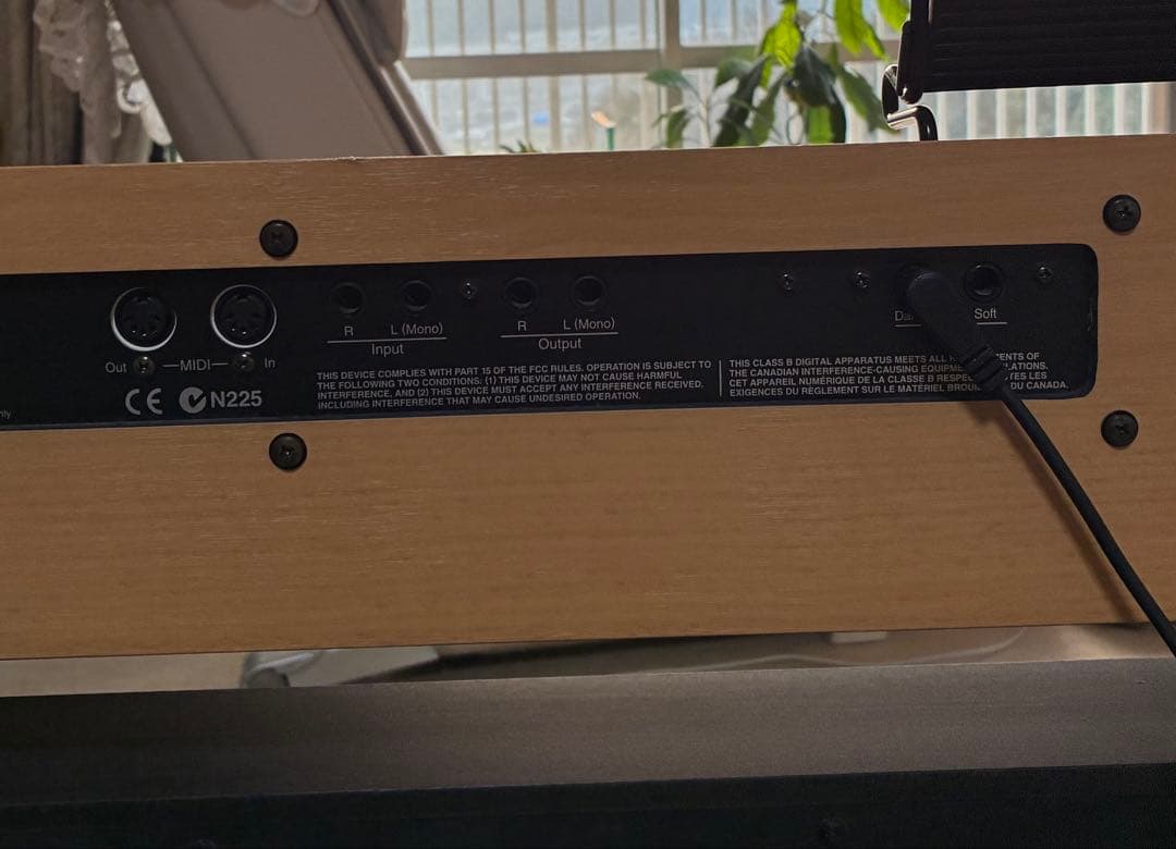 Roland ローランドF-90 デジタルピアノ　電子ピアノ　木目調　88鍵盤