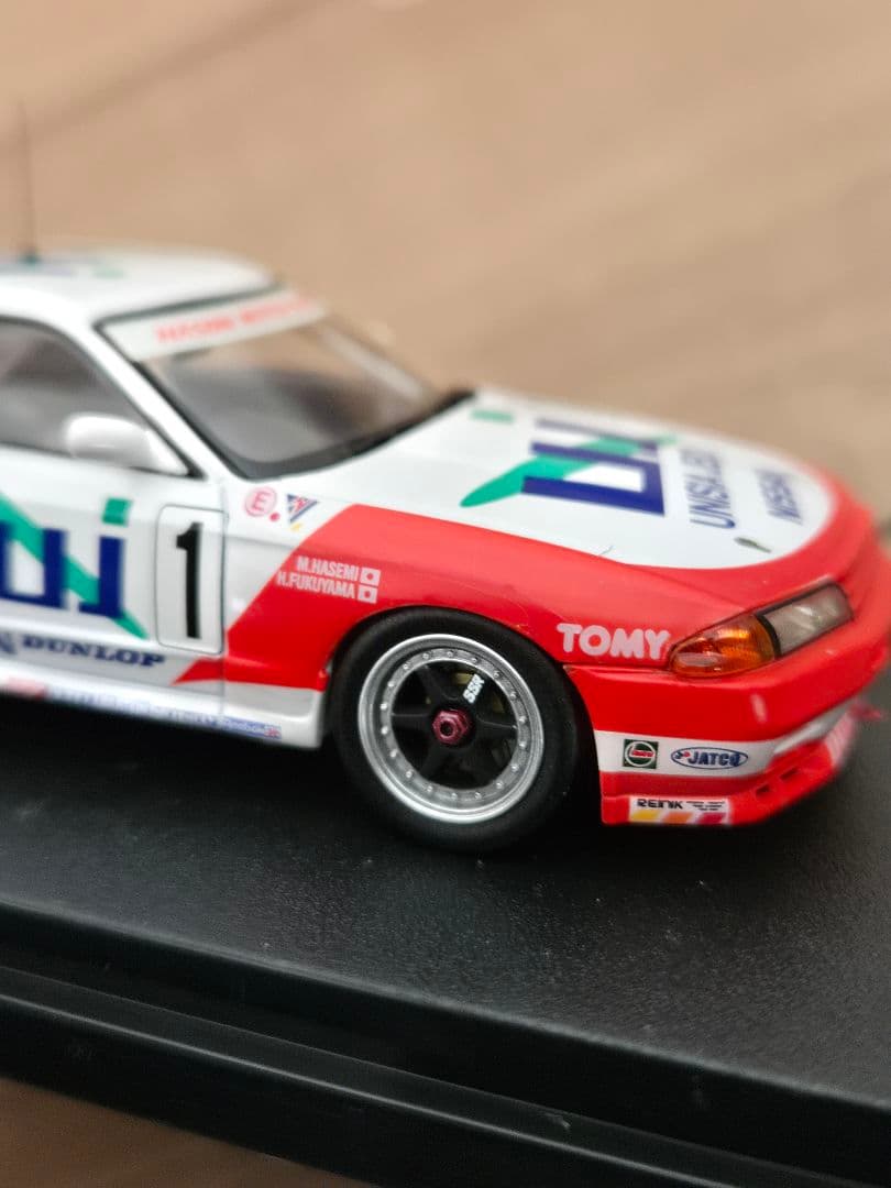 ユニシアジェックス GT-R 長谷見昌弘 直筆サイン入り 1/43 ミニカー