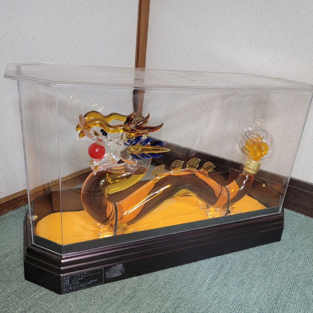 ドラゴン　竜　龍
フランス産　ブランデー　ケース入
アルコール　40％