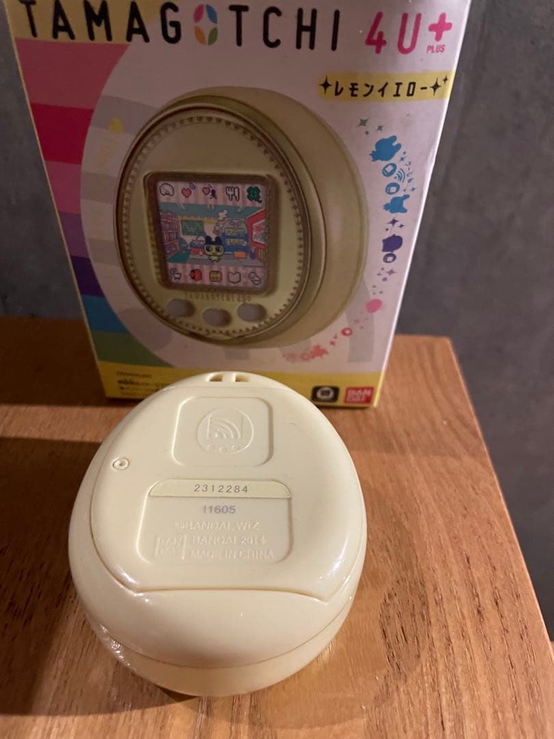Tamagotchi 4U+ レモンイエロー 箱付き