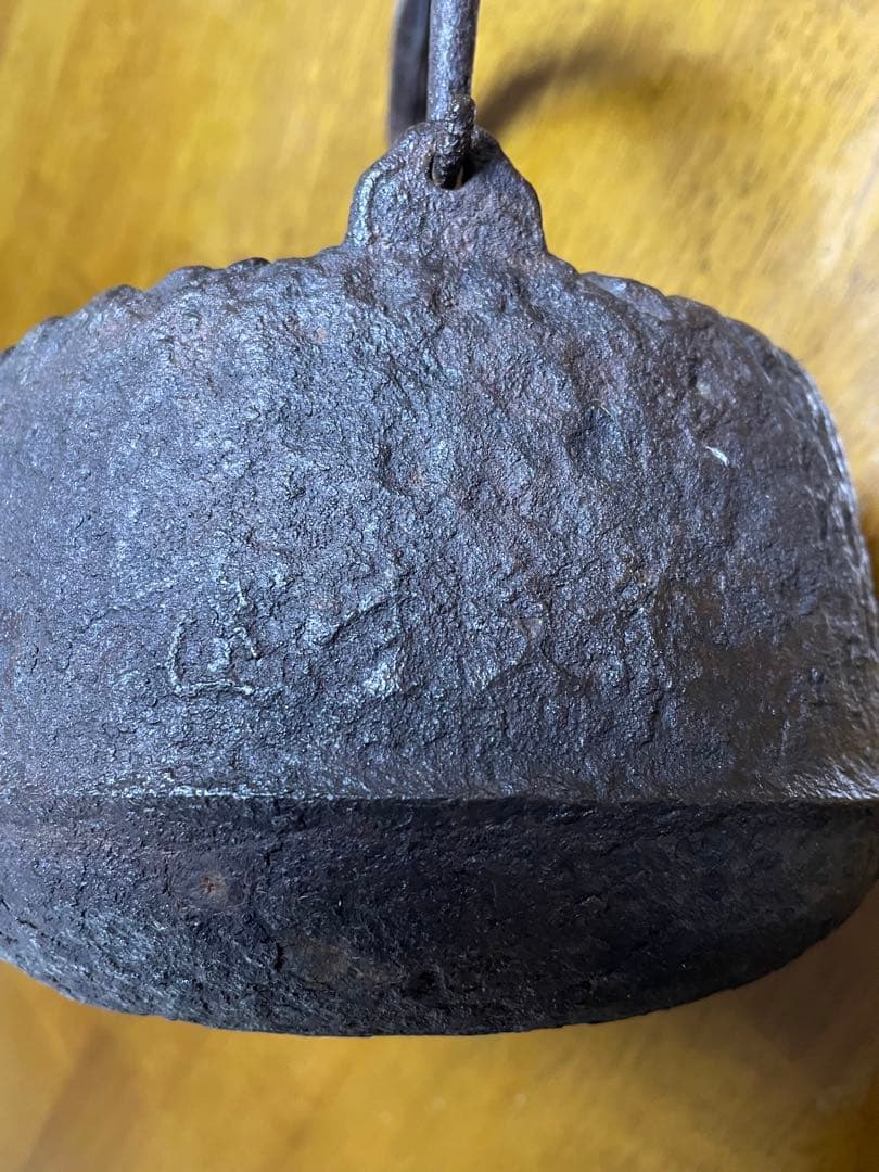 龍文堂　鉄瓶　岩肌道安形　胴横銘　1.5リットル