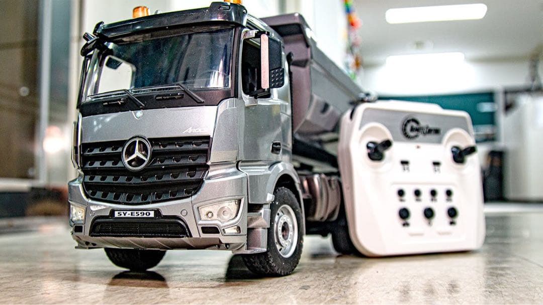 Double E 1:20 アロイダンプトラック