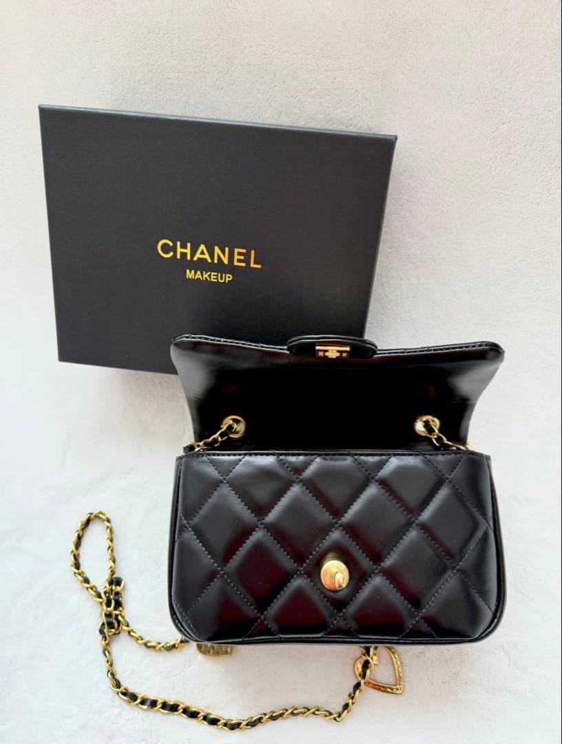 CHANEL ショルダーバッグ　ハート　チェーン　ノベルティ　週末価格❗️