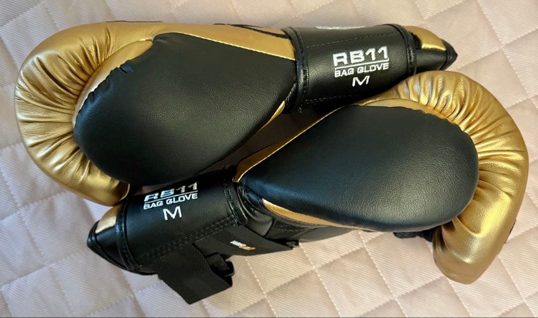 【超美品】Rival RB11 Mサイズ （10オンス）バッググローブ ゴールド