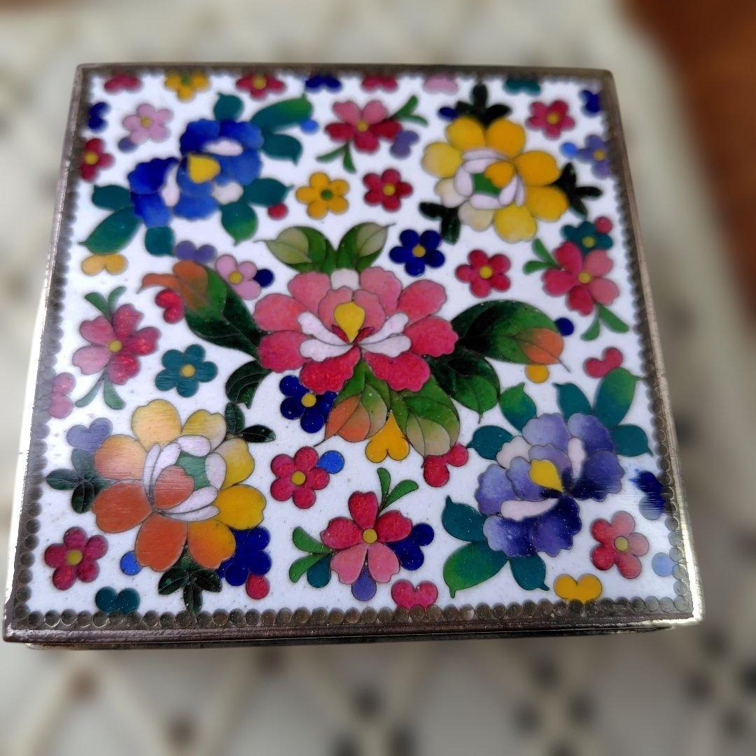 ① 七宝花紋様小箱　ジュエリー箱　アンティーク