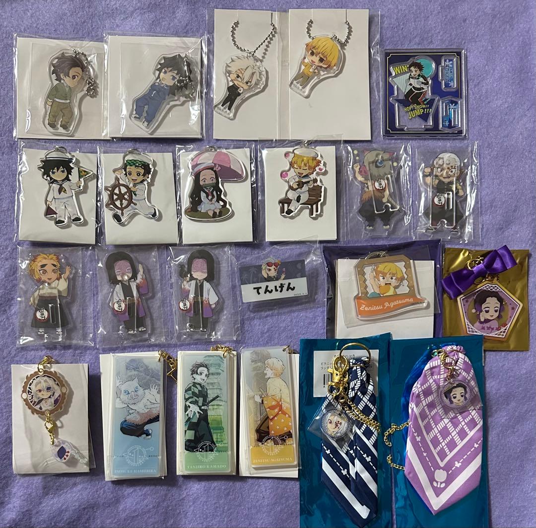 鬼滅の刃　アクリルスタンド　缶バッジ　ブロマイド　ポストカード　まとめ売り