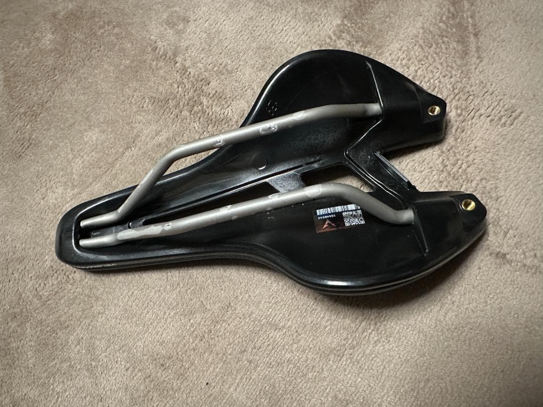 VELOMANN MITORA WEIGHT 215g 軽量サドル 完成車付属品