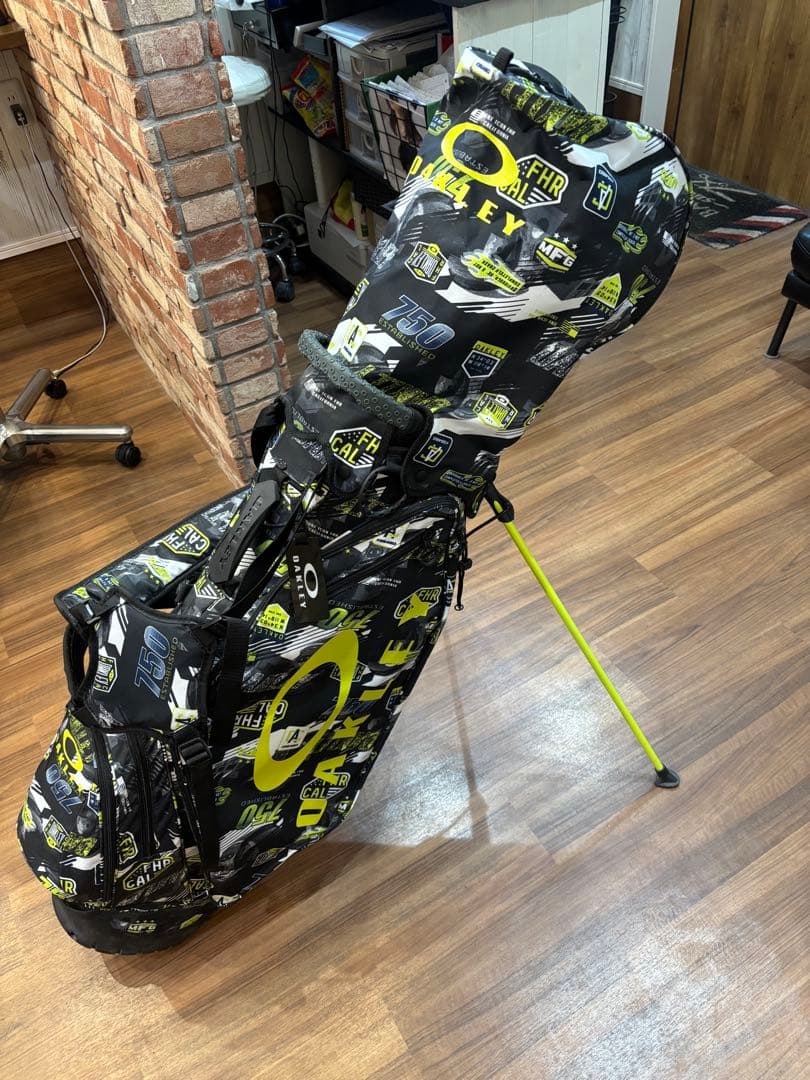 Oakley ゴルフバッグ・キャディバッグ 黒/黄　ヘッドカバーセット
