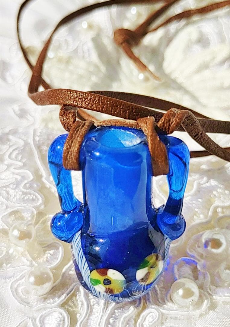 吉田正子トンボ玉（貳拾陸）　「瓶型」皮ひもネックレス　ガラス玉に込めた日本画