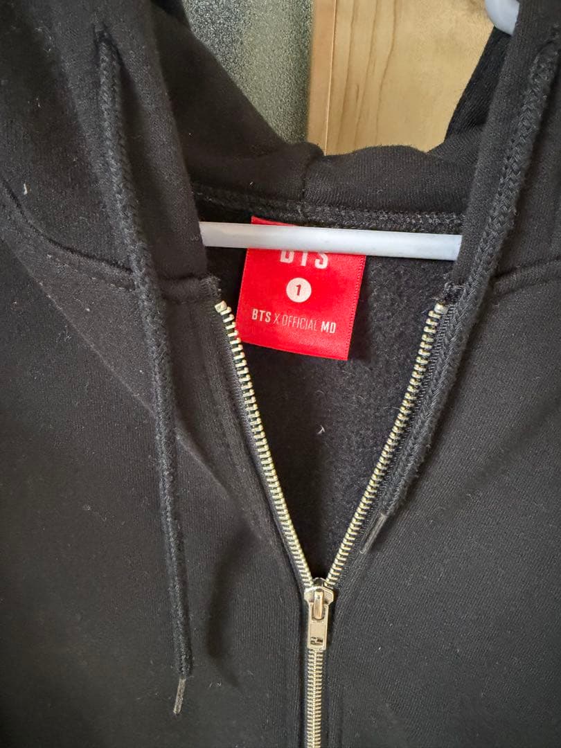 BTS LOVE YOURSELFとBTS MOS TOURのパーカー2枚セット