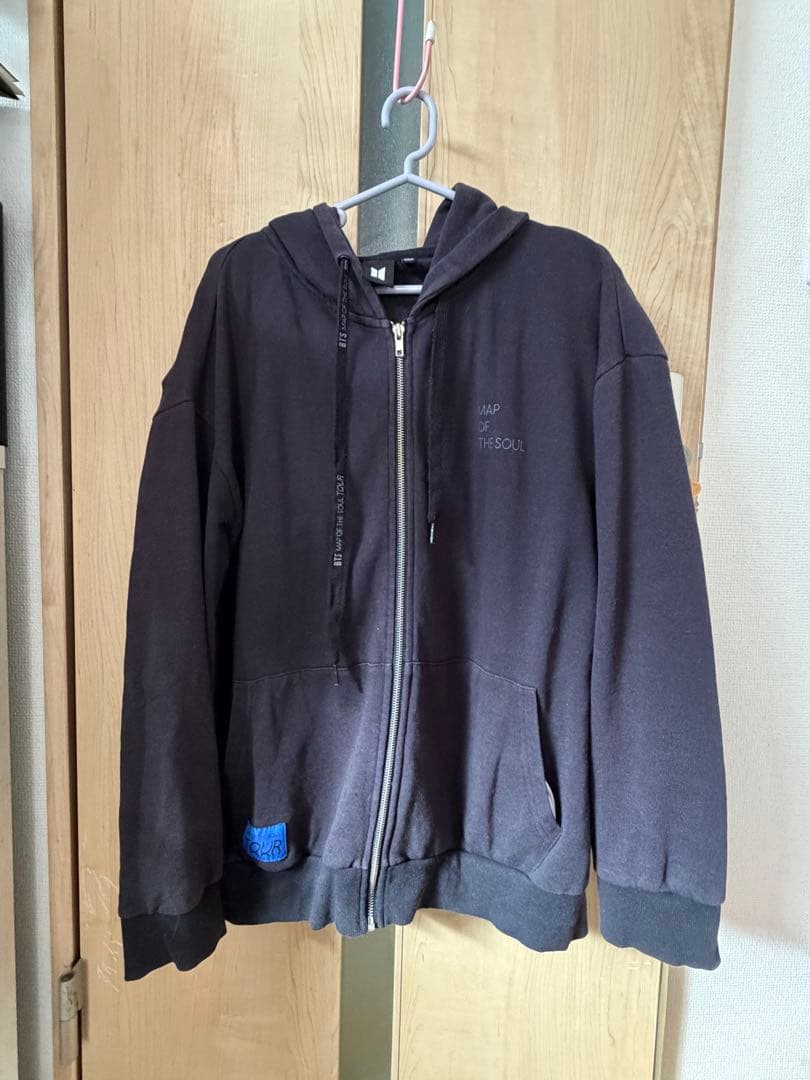 BTS LOVE YOURSELFとBTS MOS TOURのパーカー2枚セット