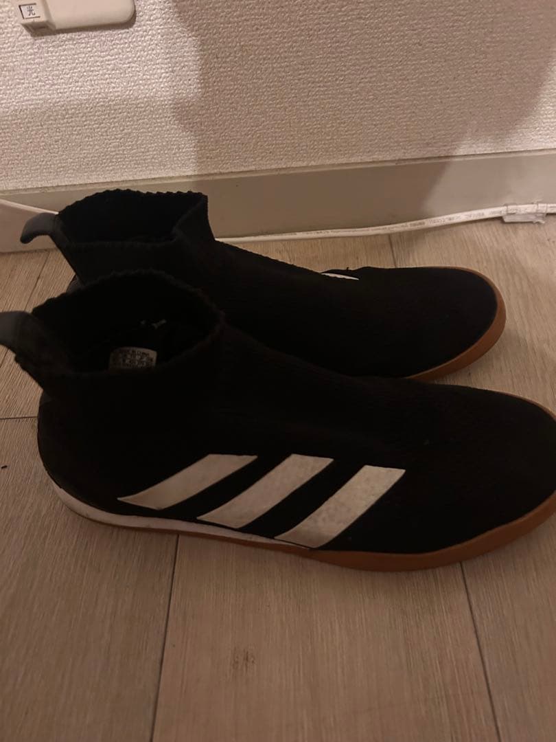 アディダス　ゴーシャラブチンスキー