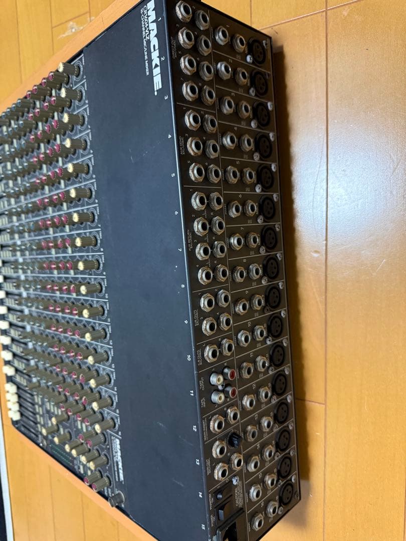 MACKIE.CR1604-VLZミキサー　通電確認のみ