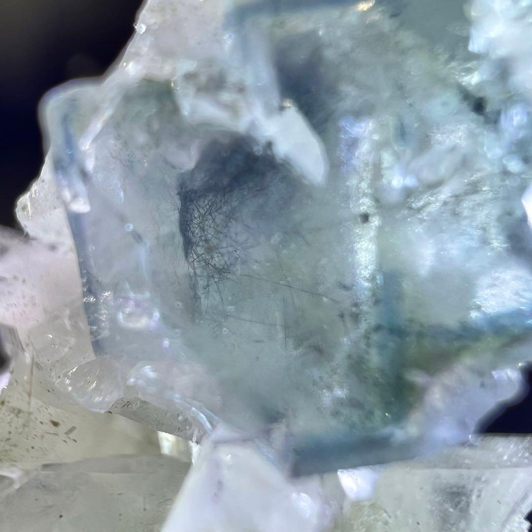 ヤオガンシャン産　ラビットヘア　クォーツ共生ライトブルーフローライト