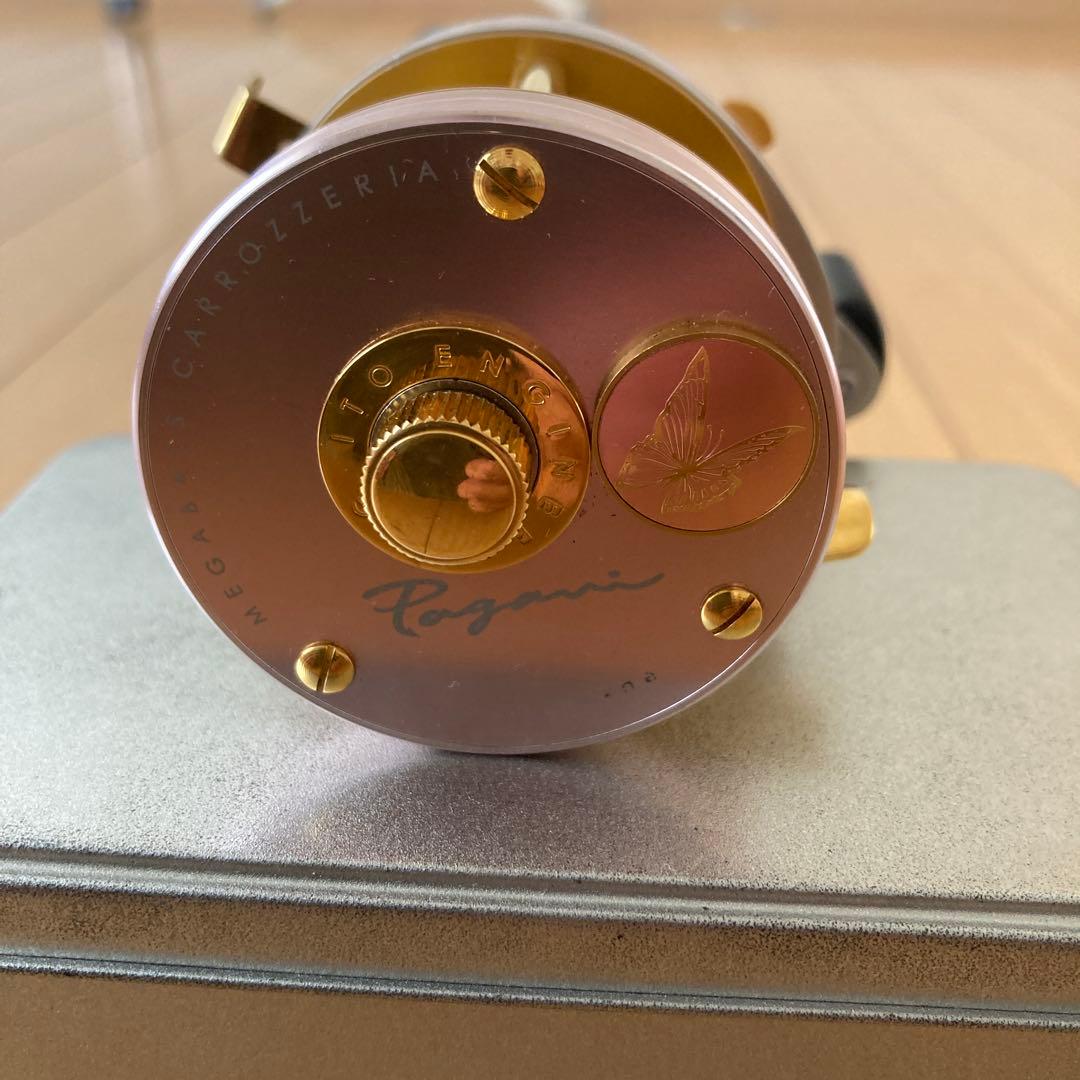 PAGAN ベイトリール ゴールド/ピンク 五十鈴工業　メガバス　P300L