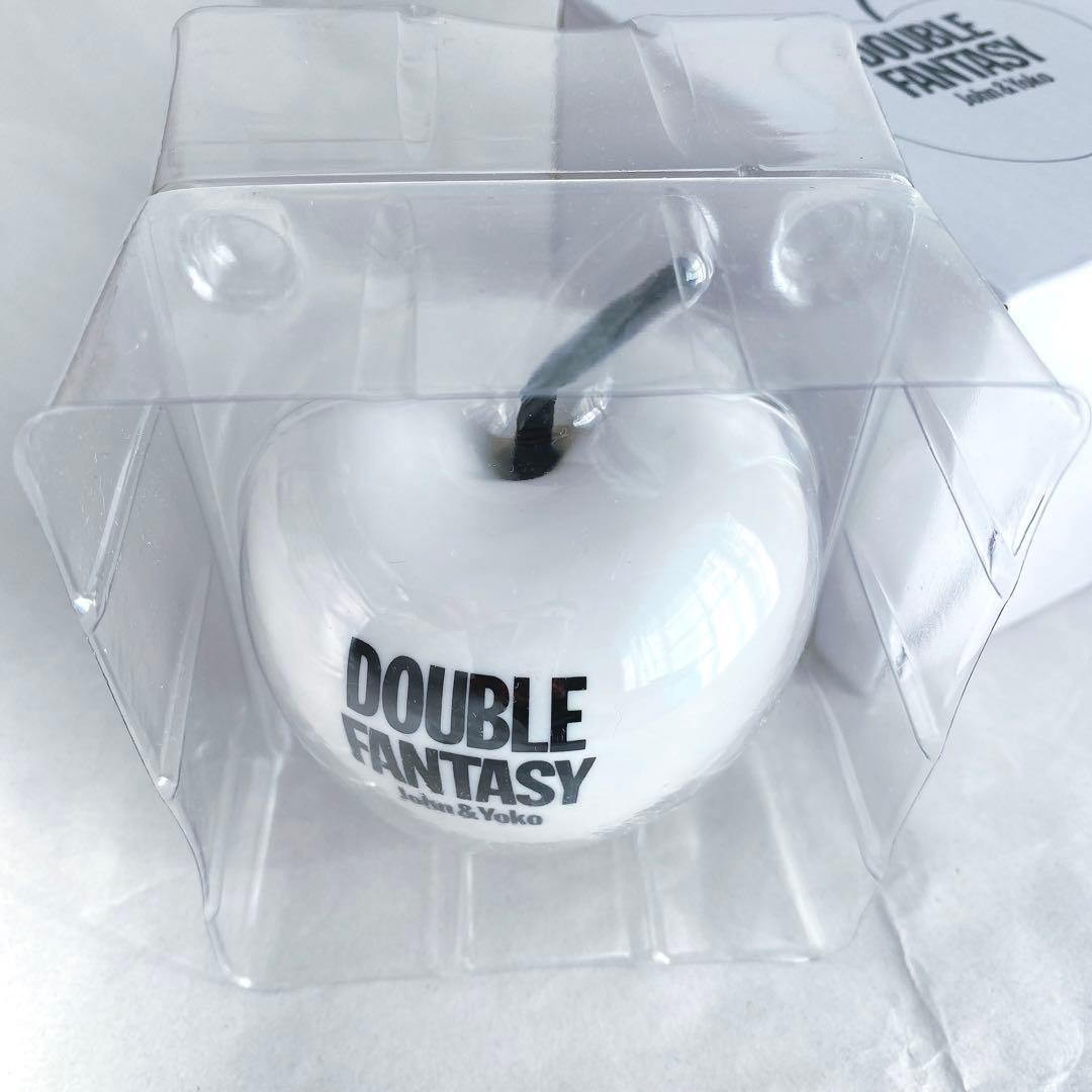 ダブルファンタジー展　アップルオブジェ