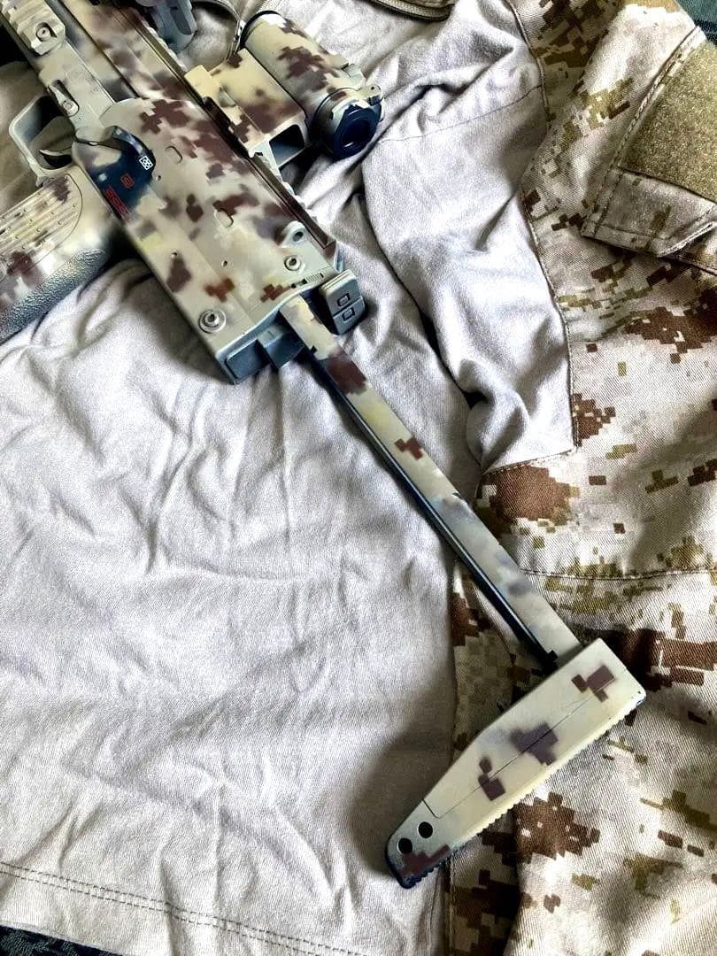 マ*領様 東京マルイ 電動ガンMP7A1 aor1 デジタル迷彩塗装カスタム