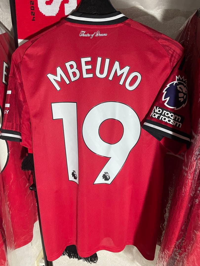 マンチェスターユナイテッド 25-26 ホームユニフォーム 19 エンベウモ