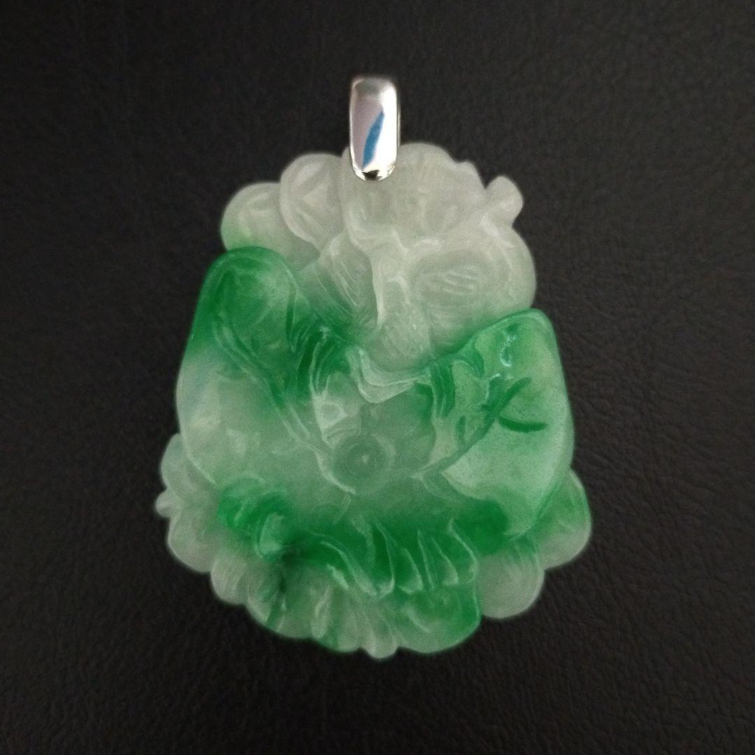 希少　Pt900 刻印　翡翠 ？花彫刻 ペンダント 美品