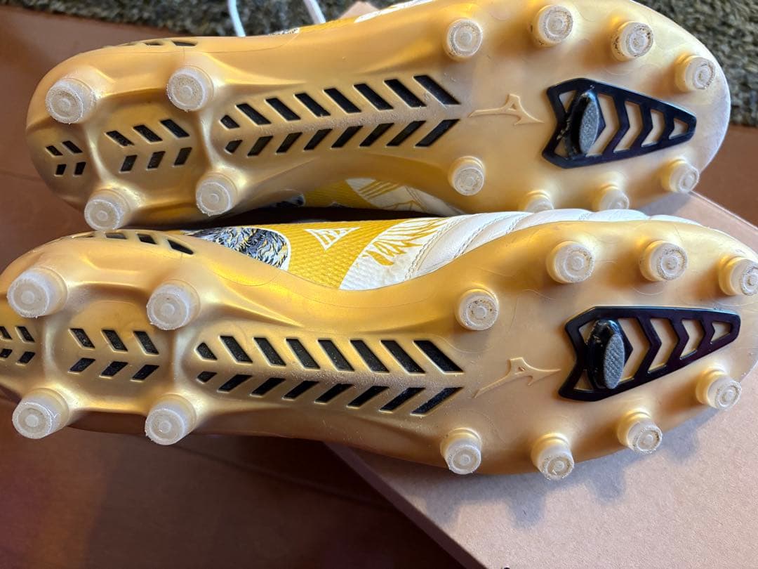 ミズノ　モレリアネオ3β 27cmセルヒオ・ラモス