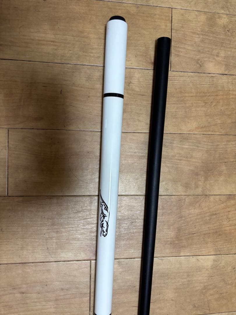 ビリヤードキュー 白黒デザイン