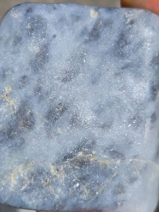 210g。親不知　歌　糸魚川　翡翠　原石　黒白翡翠　海石