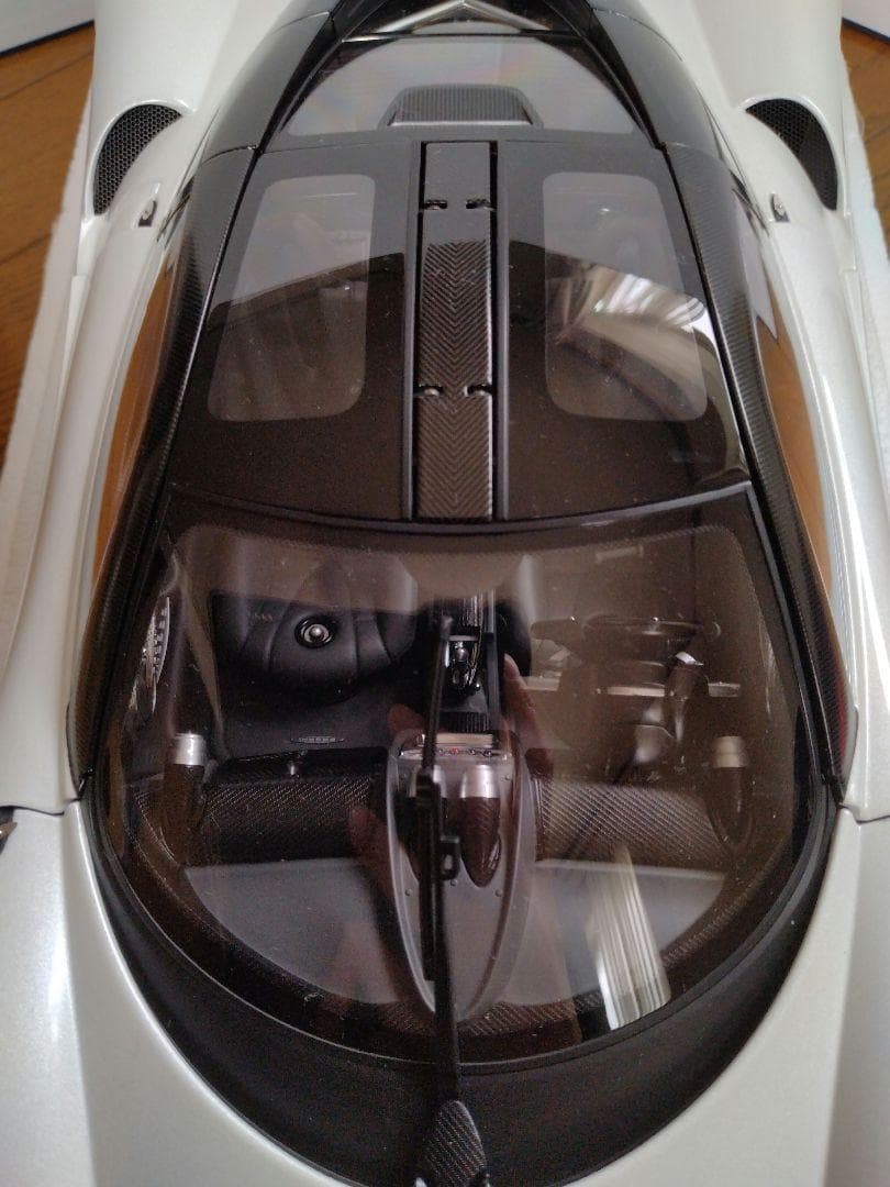 34　オートアート　AUTOart　1/12　パガーニ　ウアイラ