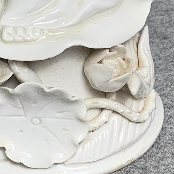 白磁蓮上観音立像箱付き [B29455]