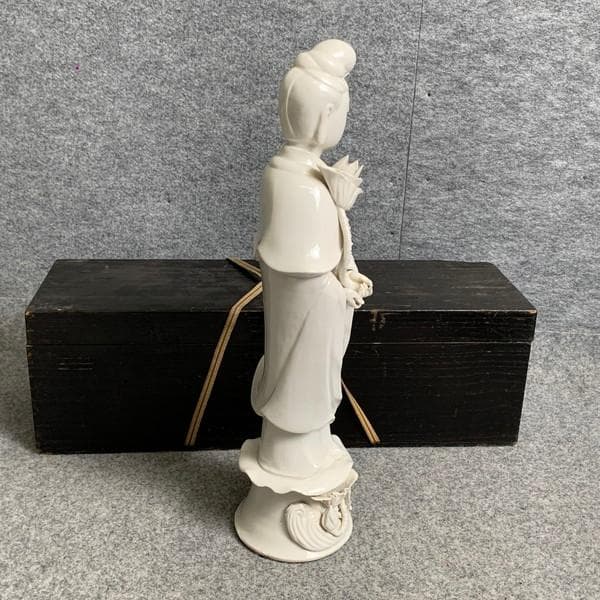 白磁蓮上観音立像箱付き [B29455]