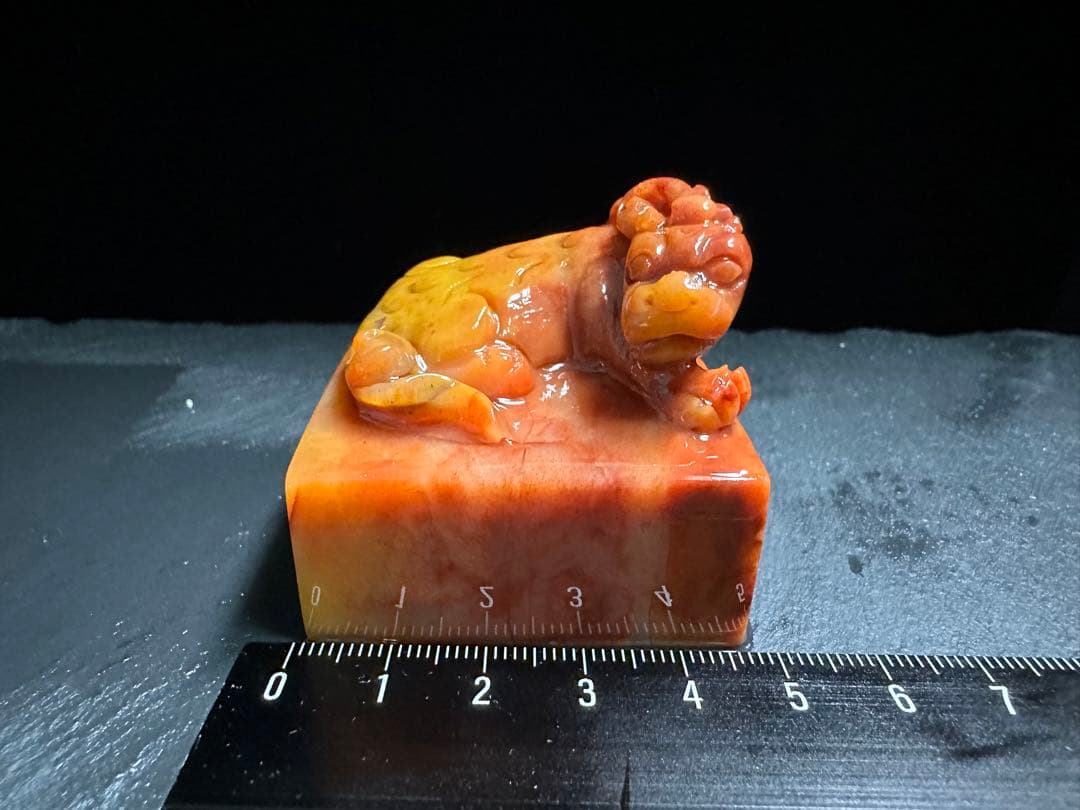 111 紅石瑞獣　ラオス石　手彫り　篆刻　書道　印材　落款　遊印　雅号 箱付き