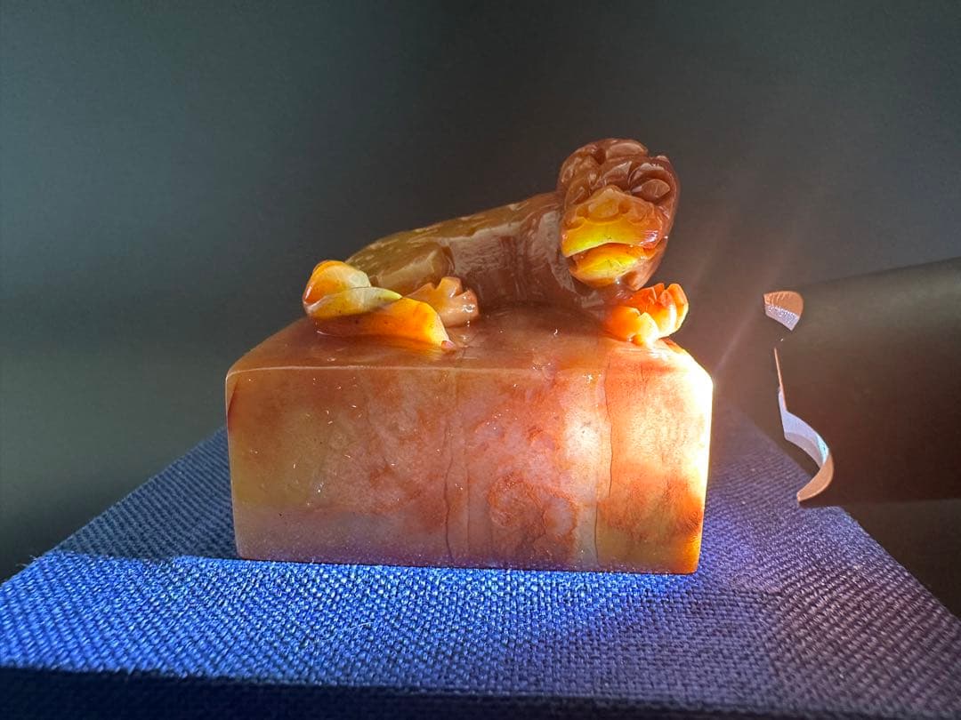 111 紅石瑞獣　ラオス石　手彫り　篆刻　書道　印材　落款　遊印　雅号 箱付き