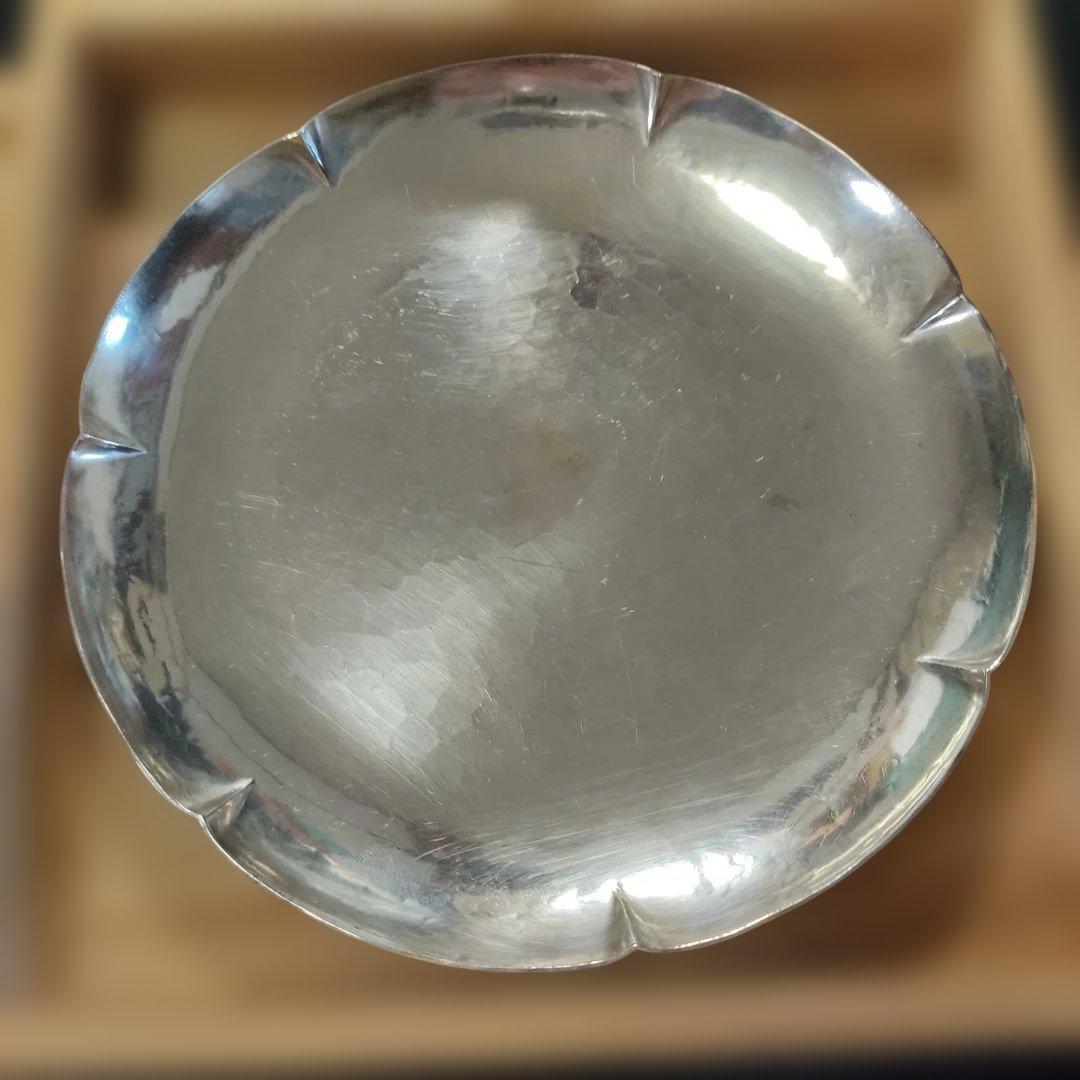 純銀。純銀盆。花形。四世　秦蔵六造。111g。茶道具。銀製品。中古品。