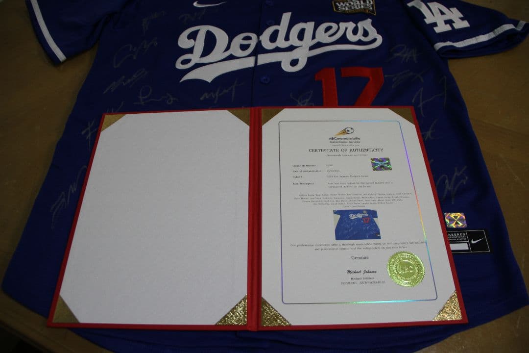 2024年ロサンゼルスドジャース　優勝メンバー直筆サイン入り大谷翔平ユニフォーム