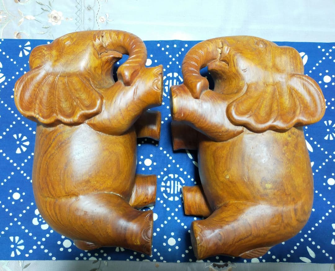 ✨セール中✨2頭の可愛い象さん　木彫り　吉祥と知恵の象徴　1.1キロ　縁起置物