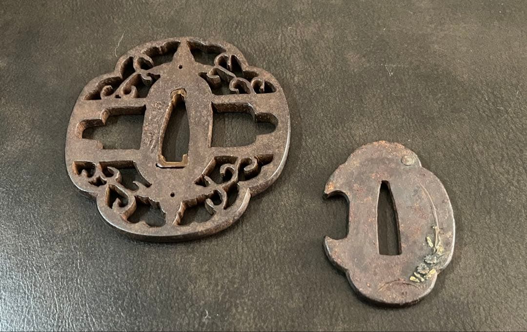 鍔　鉄地　透かし　植物象嵌　2点セット