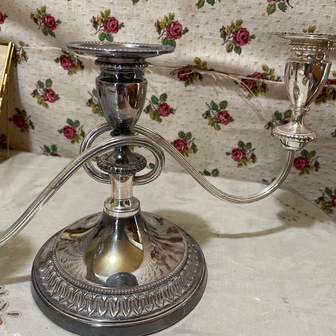 529イギリス買い付けクラシック 3灯式キャンドルホルダー.シルバープレート