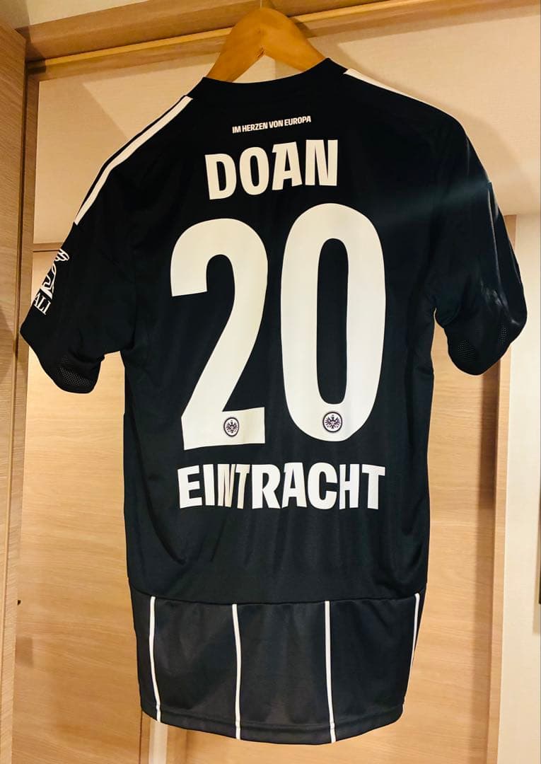 【正規品】Eintracht Frankfurt 堂安選手ユニフォーム黒Mサイズ