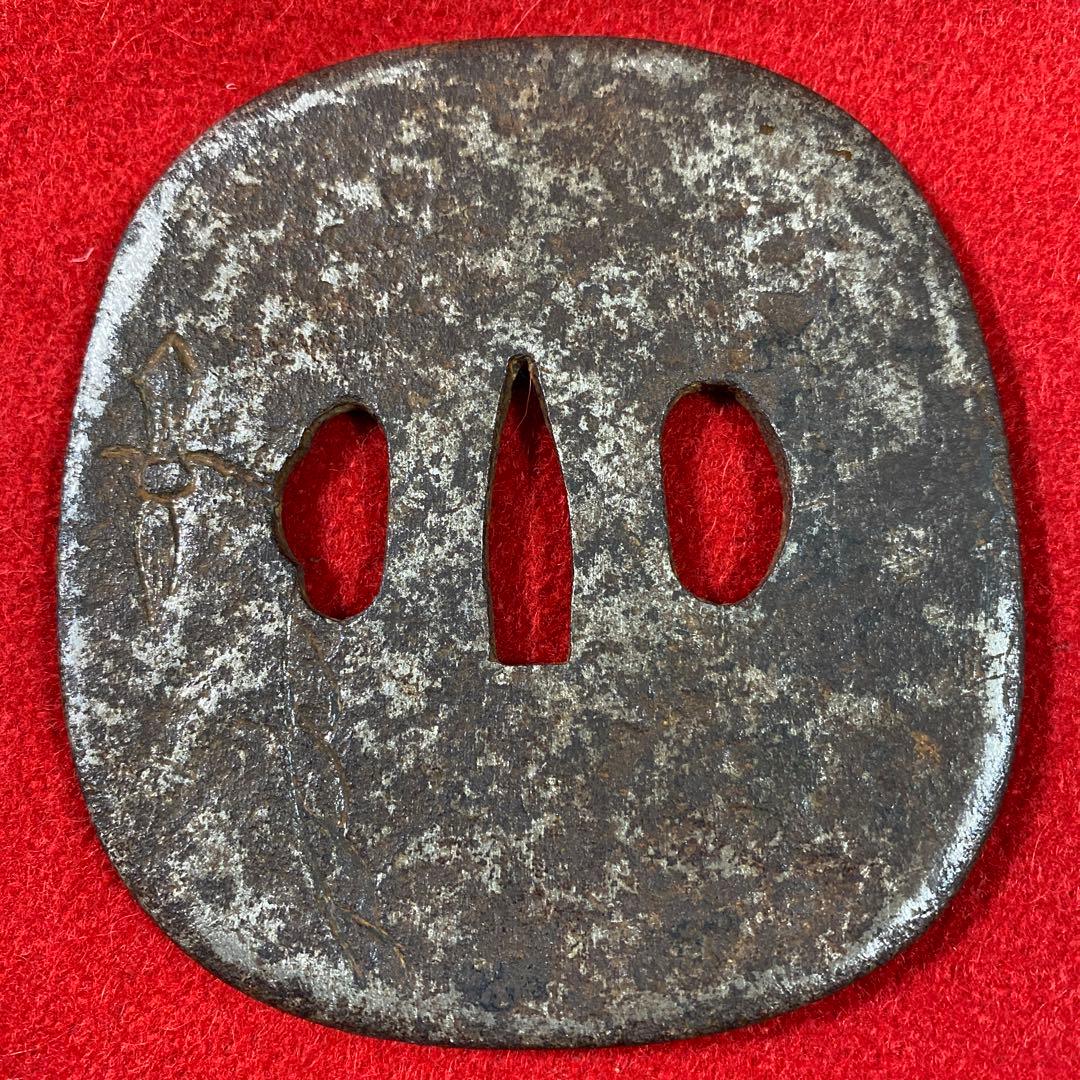 B–6 日本刀の鍔（つば）　武具　装飾品　アンティーク　美術品　工芸品　刀装具