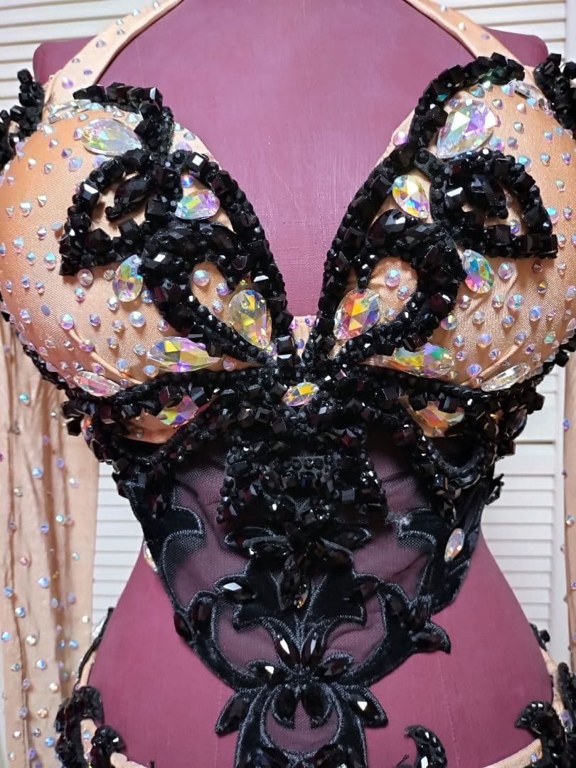 ベリーダンス衣装 ベージュ ブラック アーム付