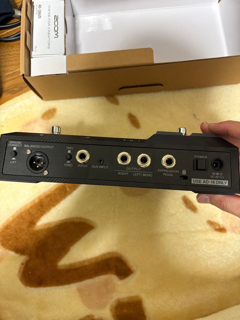 Zoom B2 FOUR ベースエフェクター　マルチエフェクター